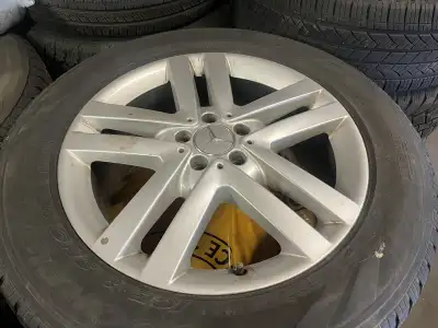 Selling a set of four Mercedes ML320 alloy rims that are in good overall condition. Set comes with a...