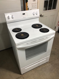 FRIGIDAIRE electric stove - LIKE NEW