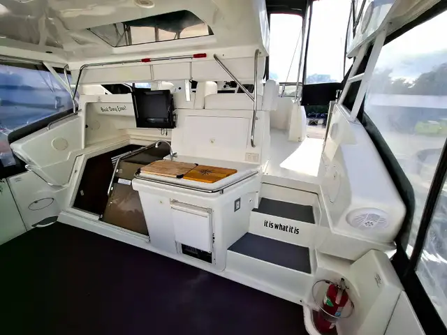 1996 Silverton 372 Motor Yacht in Powerboats & Motorboats in Trenton - Image 14