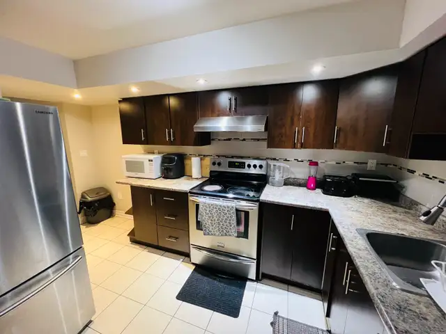 one shared bedroom in two bedroom basement in Room Rentals & Roommates in Mississauga / Peel Region - Image 8