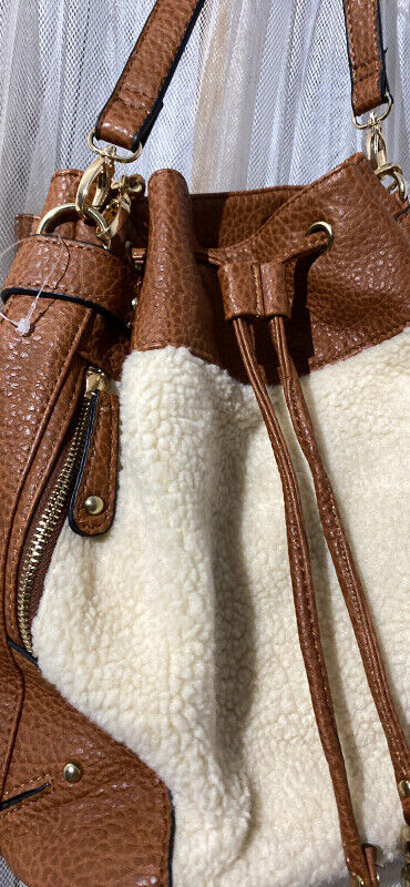 Moyen sac à main brun neuf/médium handbags brown new dans Autre  à Ville de Montréal - Image 3