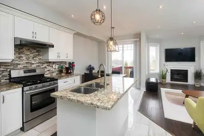 Three Bedroom Townhome For Rent In Richmond Hill Langstaff