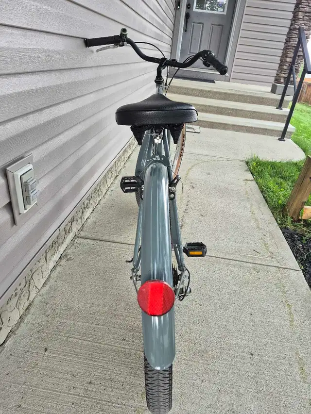 26 Huffy Cruiser bike in Cruiser, Commuter & Hybrid in Calgary - Image 4