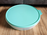Tupperware round pie or cupcake keeper container (#4889A-1)