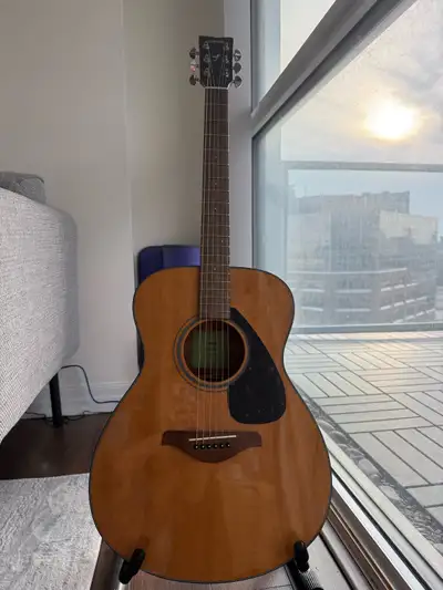 FS800 Yamaha Guitar, View more