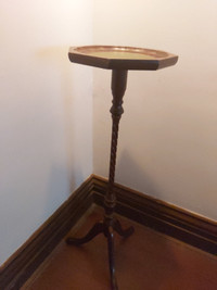 Accent table / corner stand