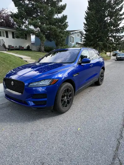 Selling our 2018 Jaguar F-Pace AWD 2.0L 4 cylinder Tubo Diesel Prestige edition. Very clean, black l...