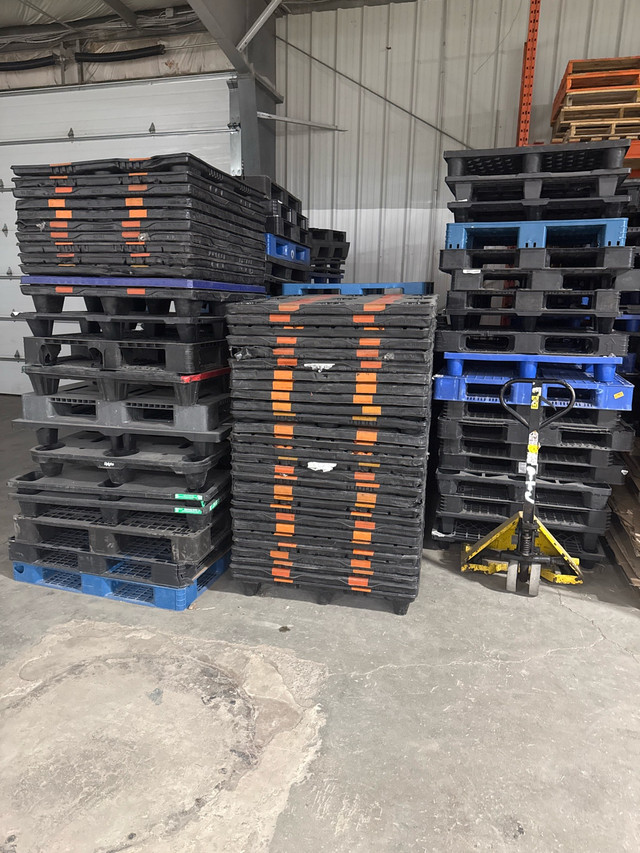 plastic skids pallets  in Other in Ottawa