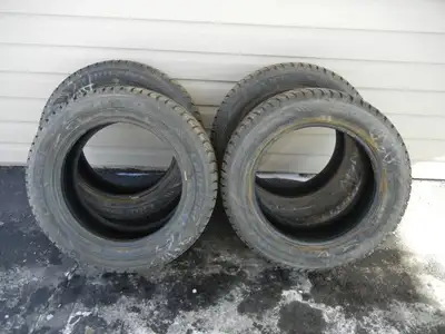 4 PNEUS D'HIVER LAUFENN 235/55R17 .PNEUS 10/32
