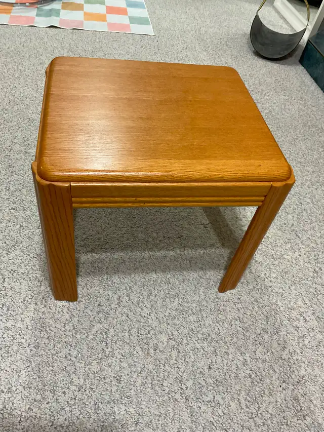 Wood End Table / Side Table – Good Condition