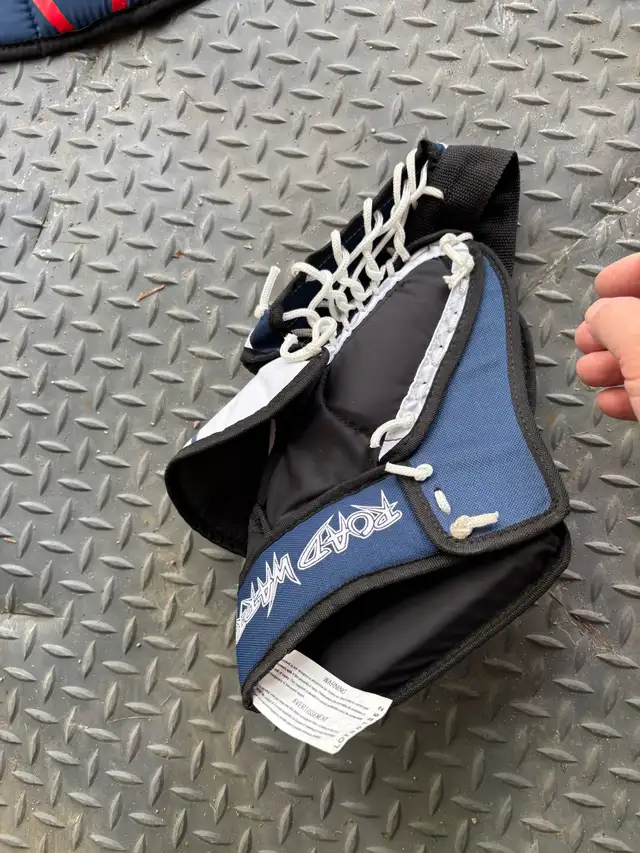 Street hockey goalie gear in Hockey in Mississauga / Peel Region - Image 5