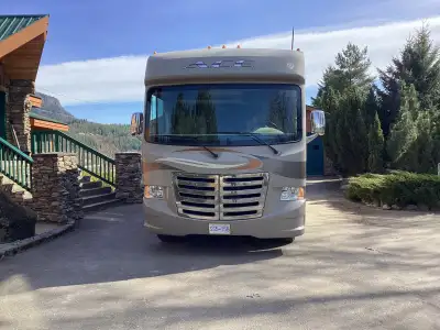 31,572 miles = 50,810 km. V-10 Ford Triton, length 29’7”, sleeps 6-8. Power awning, jacks, slide, ov...