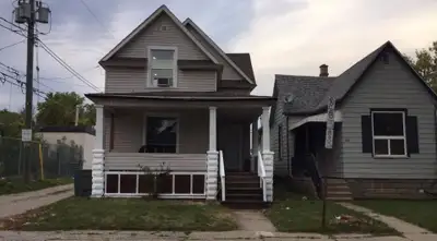 Welcome to your new home! This spacious and well-kept house offers 4 bedrooms and 2 full bathrooms,...