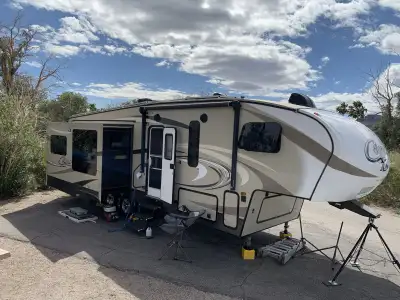 I have a very well kept 2017 Cougar 5th wheel RV with auto level. RV has had wheel bearings packed e...