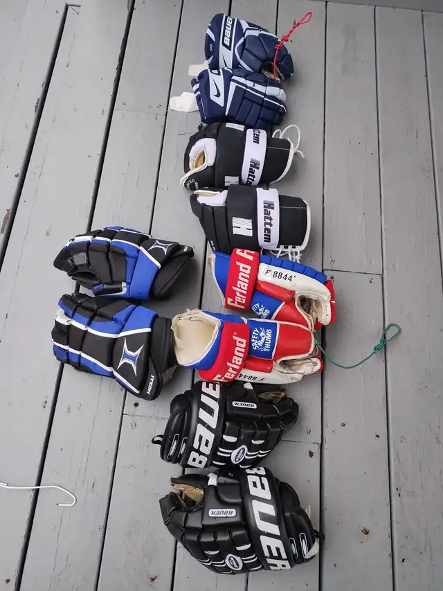 Patins, batons, casques, gants et  autres articles in Hockey in Longueuil / South Shore - Image 7