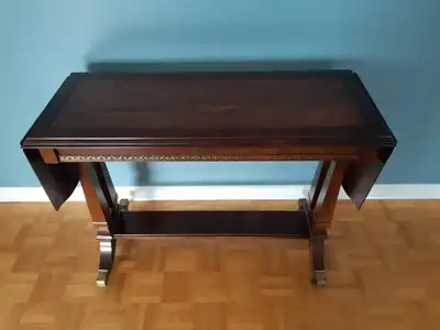 Table longue avec panneaux 36 x 15 pouces avec les panneaux rabattus 60 x 15 pouces avec les panneau...