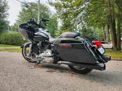 Road glide 2015 , hape 10" , slip-on bassanny, systeme audio stage 2 (empli avant et arrière,speaker...