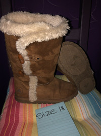 Airwalk girl boots size 1.5