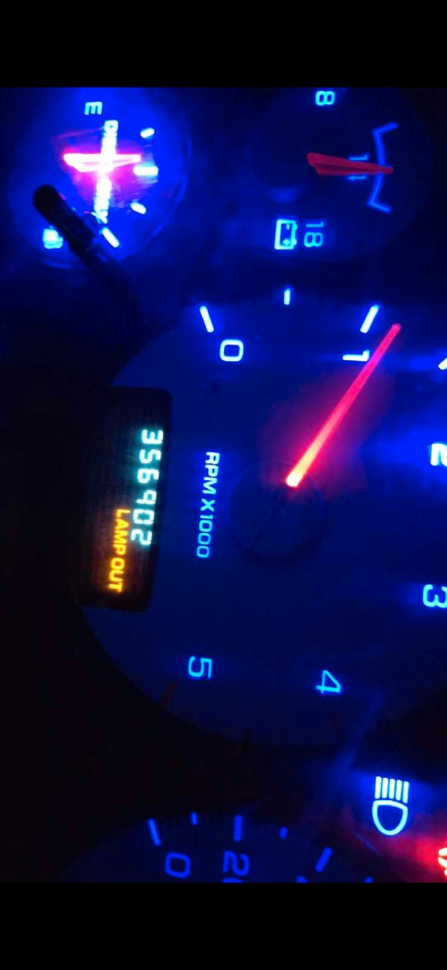 2003 dodge 3500 6 speed in Cars & Trucks in Lethbridge - Image 3