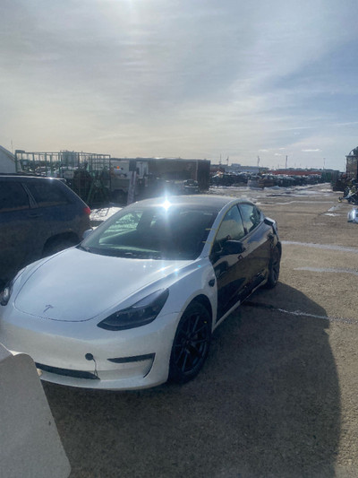 2021 TESLA MODEL 3, NEEDS SOME REPAIR,  FOR SALE WITH MOST PARTS