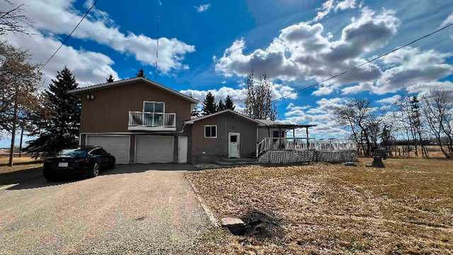 5.68 Acres only 15 mins to Edmonton! 5 Beds Dbl Garage + Shop in Houses for Sale in Edmonton