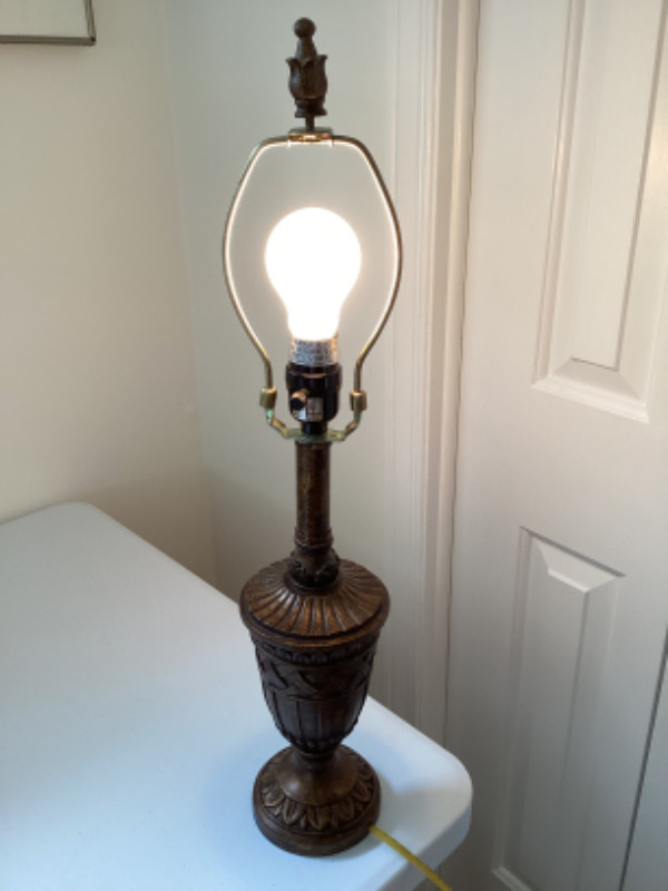 PRICE DROP! Bronze Coloured Resin Table Lamp Base dans Éclairage intérieur et plafonniers  à Ouest de l’Île