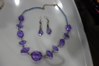 JEWELLERY SET: necklace and earrings