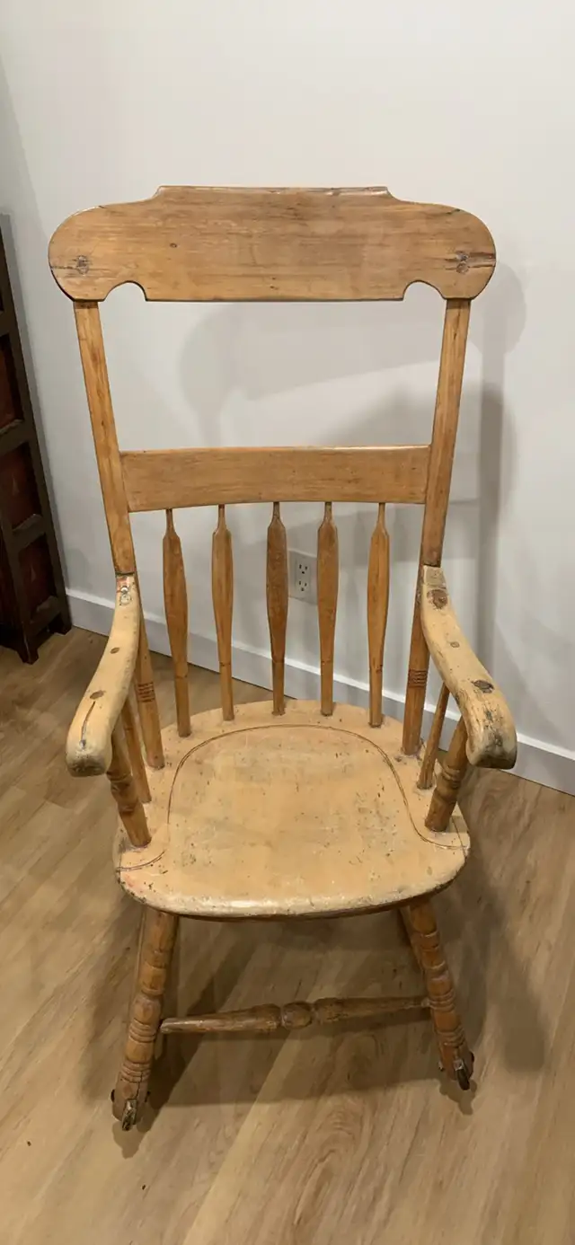 Antique Arrowback Windsor Rocking Chair Boston Rocker Primitive in Chairs & Recliners in Ottawa - Image 3