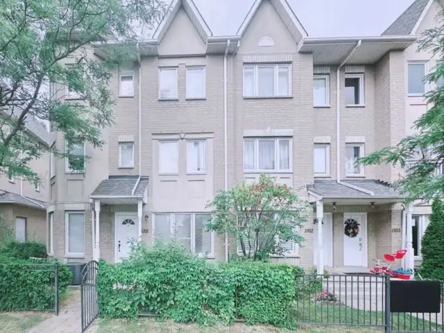 Centennial College Townhouse-3 Apts (2 of the 6 Rooms for Rent)