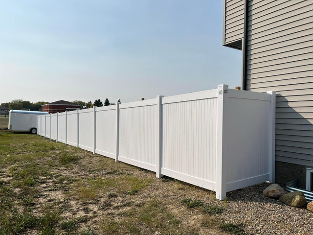 PVC fence (EARLY BIRD OFFER) in Decks & Fences in Moose Jaw - Image 2