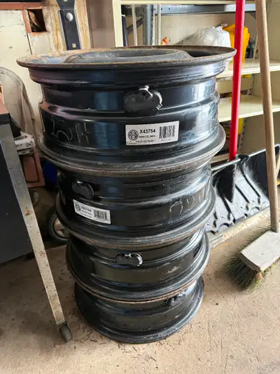 For sale set of 4 steel rims and TPMS sensor.( 17” 5x120 ) Come off Honda Odyssey