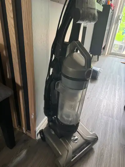 Keep your floors spotless with this reliable Hoover WindTunnel upright vacuum, which offers powerful...