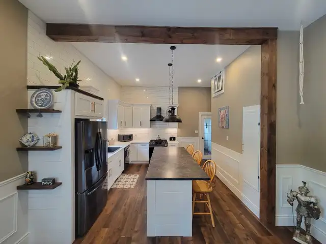 Charming Ontario Cottage ~ Fully Refinished 63804735326851121