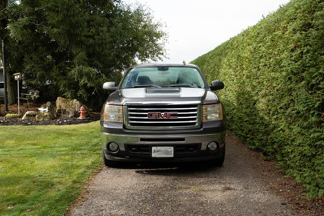 2010 GMC Sierra 1500 SLE Z71 4x4 Truck in Cars & Trucks in City of Toronto - Image 3
