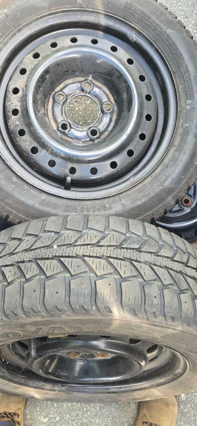 4 x Uniroyal Tiger Paw Ice & Snow II 195/60R15 on 5 x 114.3 mm Bolt pattern steal rims Rubber left o...