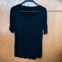 Size Small Black Short Sleeved Stretchy Top