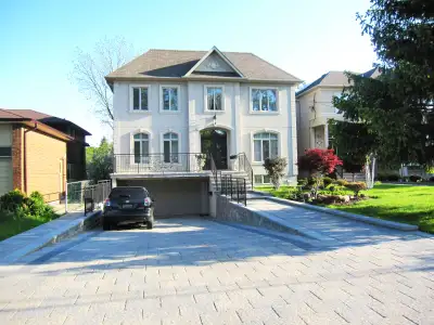 1 BEDROOM WALK OUT BASEMENT APRT FOR SINGLE PROFESSIONAL PERSON YONGE / HWY 7 INTERSECTION WALKING D...