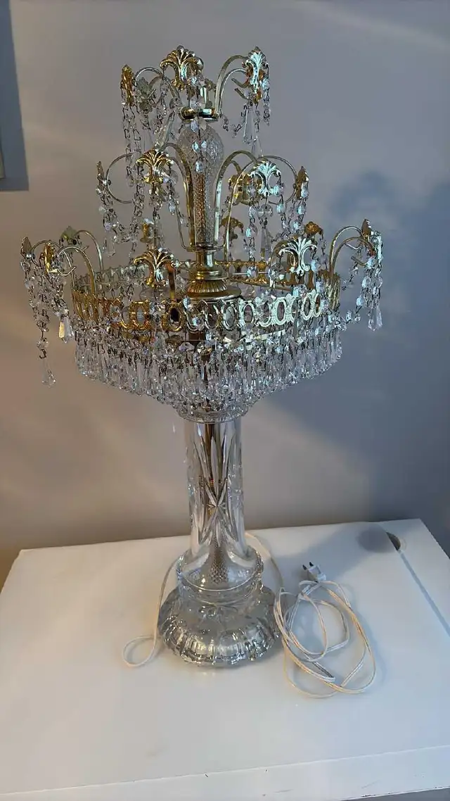 Crystal lamp in Indoor Lighting & Fans in City of Montréal - Image 4