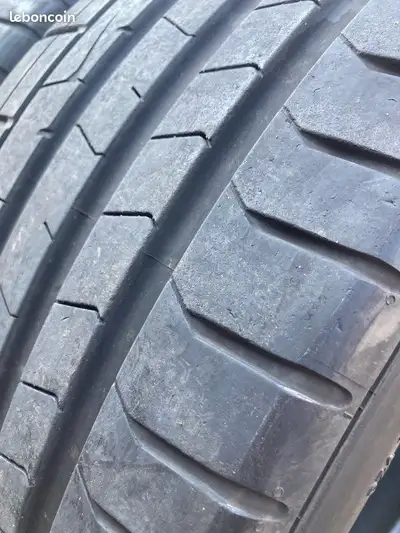2 x 235/35/20 PIRELLi p zero tires 80%85 tread left Dot#2022 Good condition for tesla model 3 lexus...