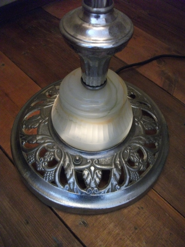 Lampe torchère sur pied antique in Indoor Lighting & Fans in Lévis - Image 3