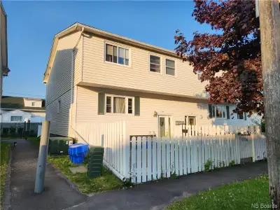 Furnished private room in a townhouse for rent. Cozy and clean place, ideal for professionals and st...