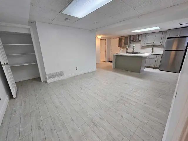 Renovated 2 bed 1 den Basement Apartment Large Windows  in Long Term Rentals in City of Toronto - Image 9