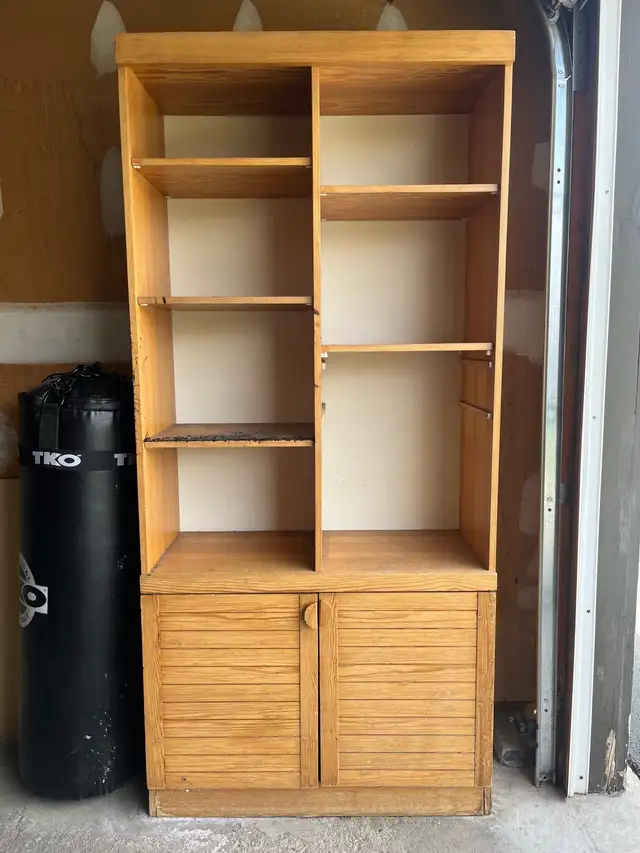 Wooden Bookcase in Bookcases & Shelving Units in Edmonton - Image 2
