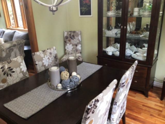 Beautiful Dinning Room Set in Dining Tables & Sets in Fredericton - Image 3