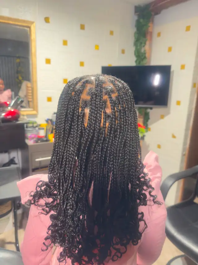 Hairstylist & Makeup Artiste63848994249091123
