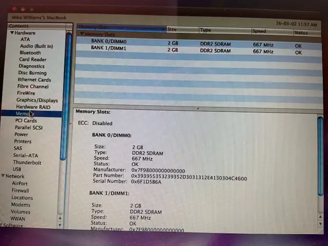 Black Black MacBook (Late 2007 – Santa Rosa) in Laptops in Barrie - Image 8