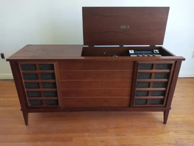 Mid Century Modern console in Other in Mississauga / Peel Region - Image 3