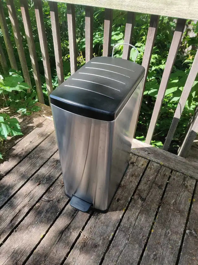 HUGE Stainless Steel Hands Free Trash Bin (15 gal / 55L)