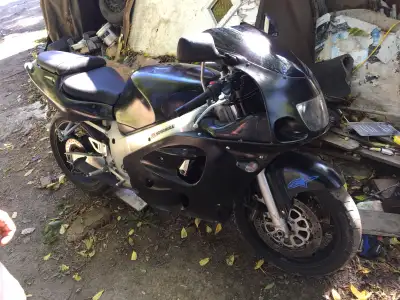 Listing for sale my 1998 Suzuki gsxr 600 SRAD!…Project motorcycle for many years. Frame has 50000km....
