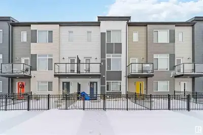 FOR RENT – 3 Bed + Office Townhouse | Walker SW Edmonton $2,200/month | Feb 1st Move-In Walker, SW E...